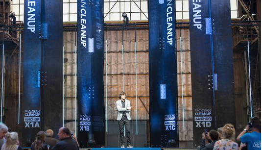 The Ocean Cleanup en Dopper met elkaar in zee voor schone oceanen