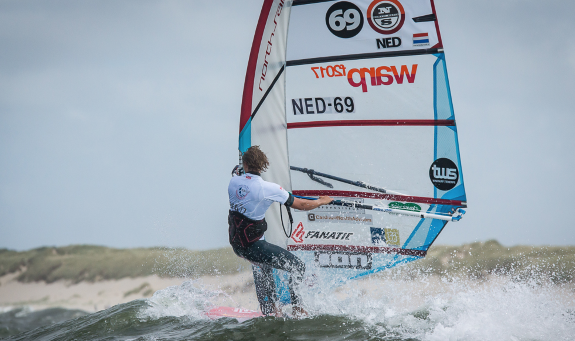 Weekend begint goed voor sponsors Nederlandse slalom surfer Vonk