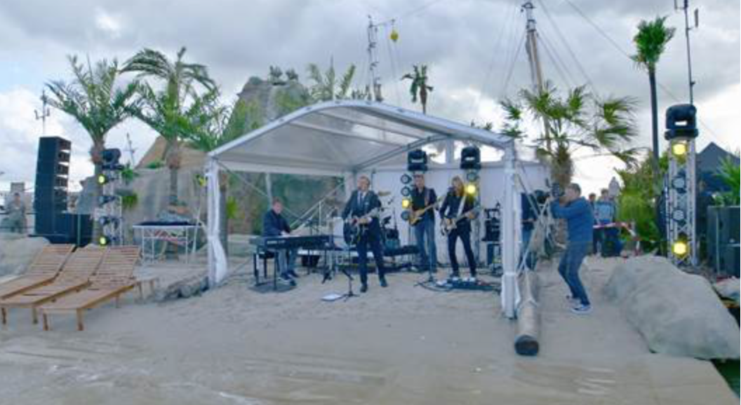 Guus Meeuwis zingt op onbewoond eiland