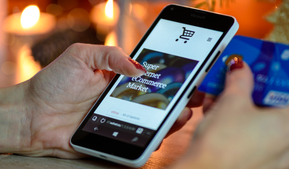 Online uitgaven blijven stijgen