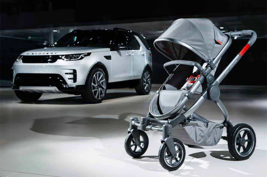 Trotseer ruig terrein met de Land Rover wandelwagen
