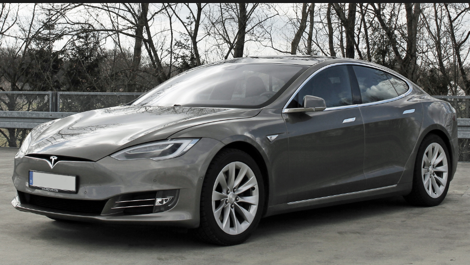 Tesla aangeklaagd