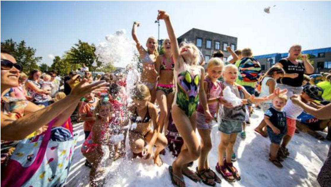 CoolBest en Etcetera hebben het laten sneeuwen in Best