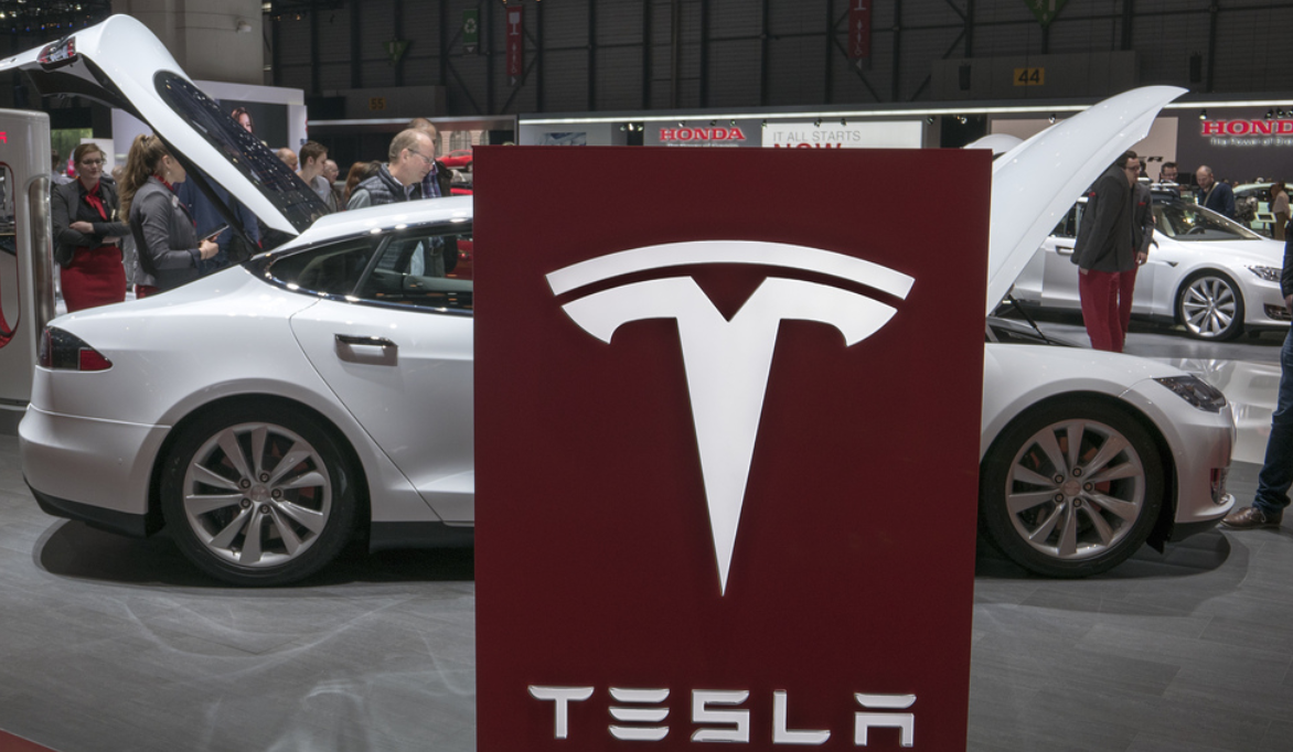 Beurswaakhond en investeerders pakken Tesla vanwege tweet hard aan
