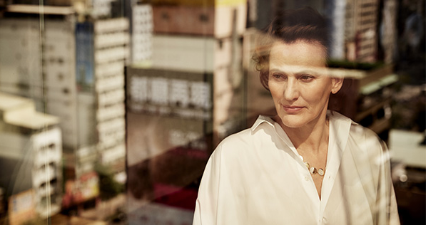 Francine Houben ontvangt BNA Kubus
