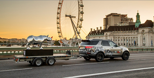 Veiling Land Rover levert flinke bijdrage voor bedreigde neushoorns