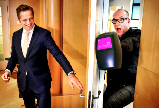 Minister Hugo de Jonge en Bart Chabot trappen collecteweek Hersenstichting af