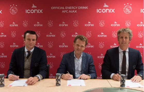 ICONIX Energy Drink bindt zich voor 9,5 jaar als sponsor aan Ajax
