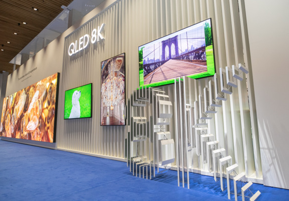 Samsung introduceert ’s werelds eerste 8K QLED signage displays