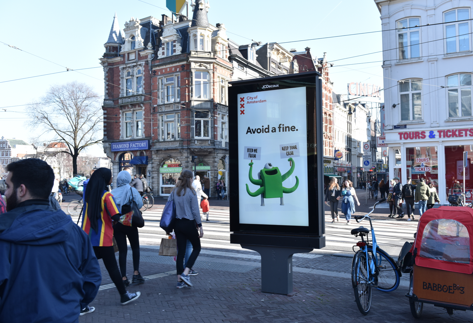 Rechter oordeelt: 28 digitale Mupi’s Centrum Amsterdam mogen blijven