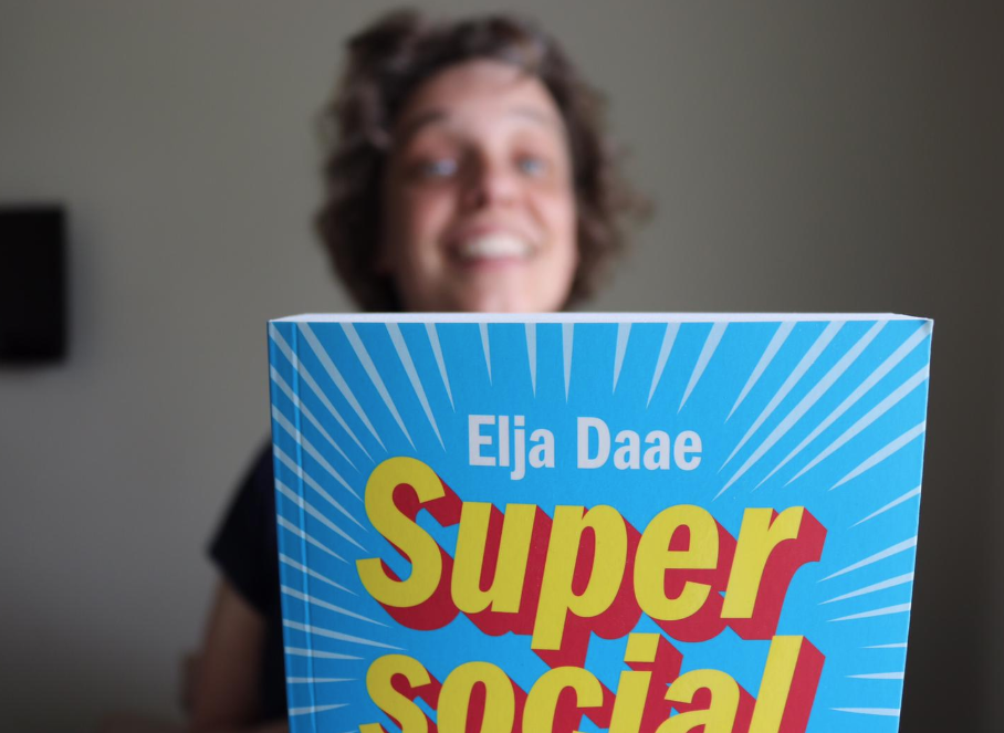 WhatsAppen met Elja Daae