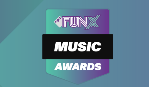 Fernando reikt FunX Music Awards uit