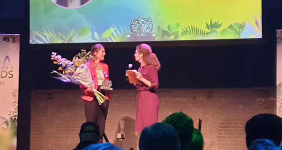 Jong talent Pauline van der Wel ontvangt MoAward