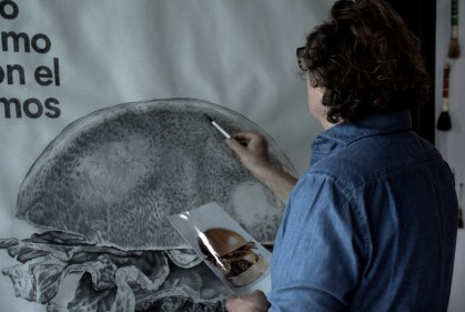 Daan van Doorn illustreert houtskool advertentie voor hamburgerlovers