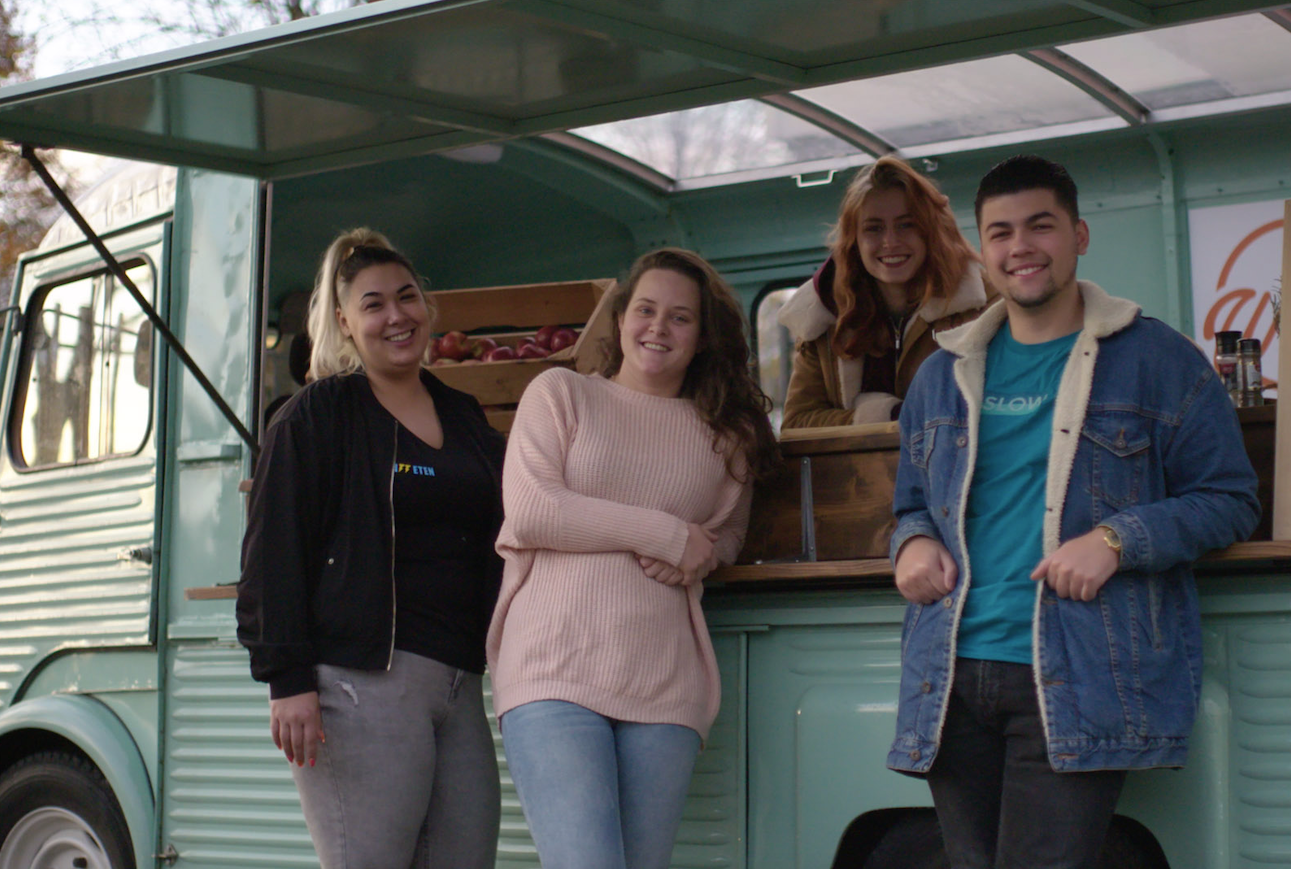 Jongeren bouwen Citroën Hy om tot foodtruck van de toekomst