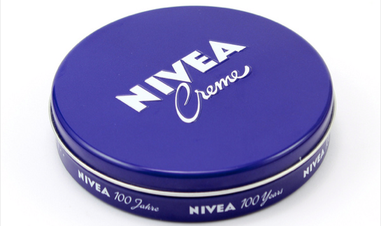 Nivea-blauw beschermd
