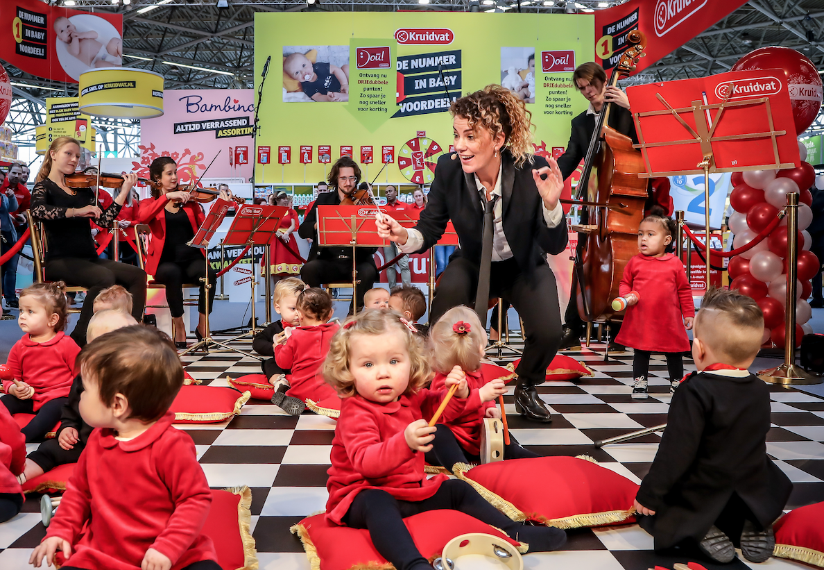 Kruidvat viert jubileum Negenmaandenbeurs met babyconcert