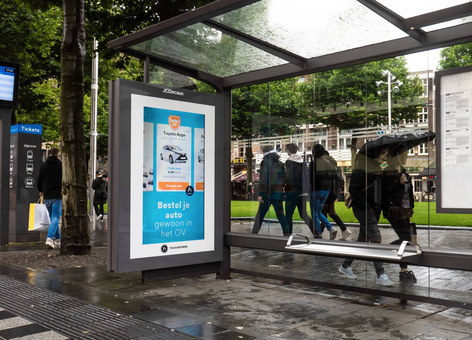 Auto.nl tovert bushokje om tot tijdelijke vestiging voor OV-mijders