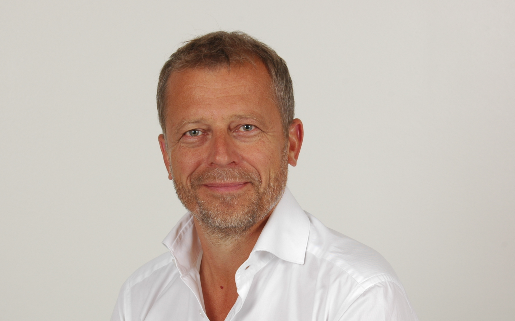 Lindblom versterkt team met associate director