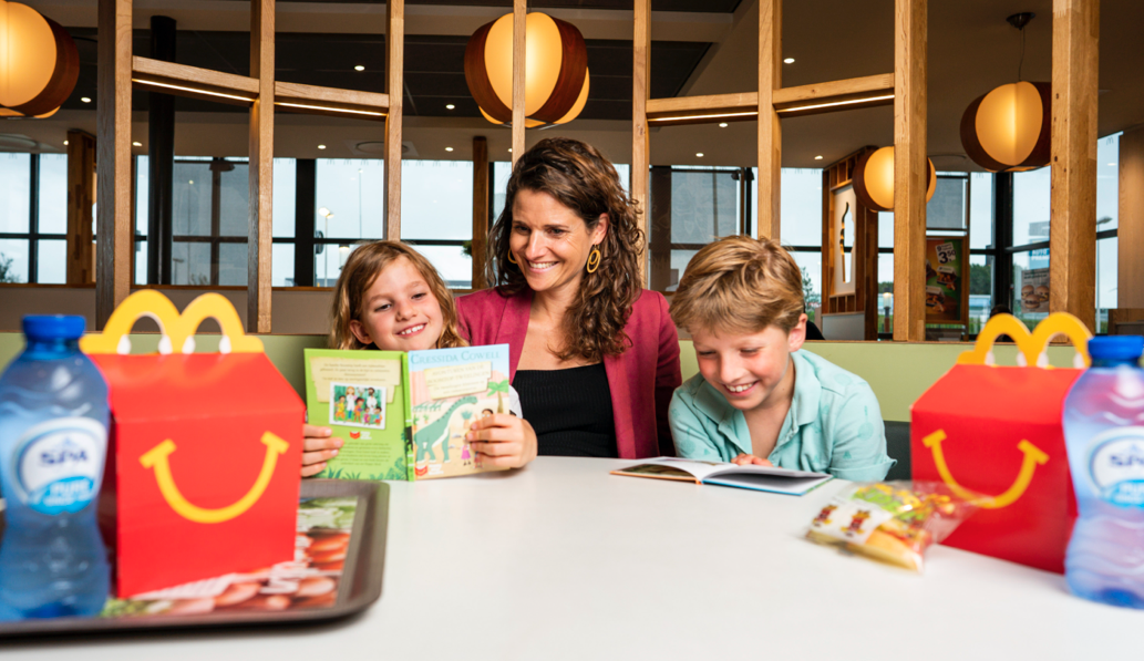 Een boekje in ieder Happy Meal tijdens de Kinderboekenweek
