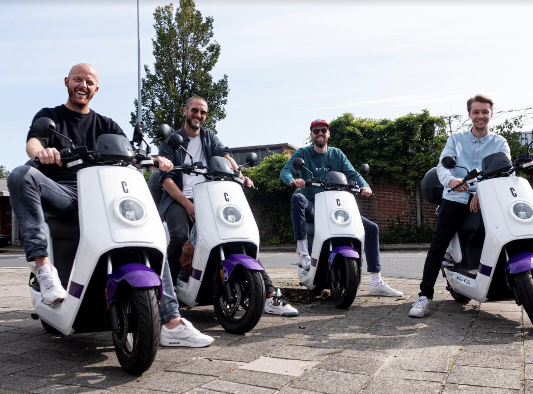 Even de stad in? Check. ACHTUNG! creeërt merkidentiteit e-deelscooter startup