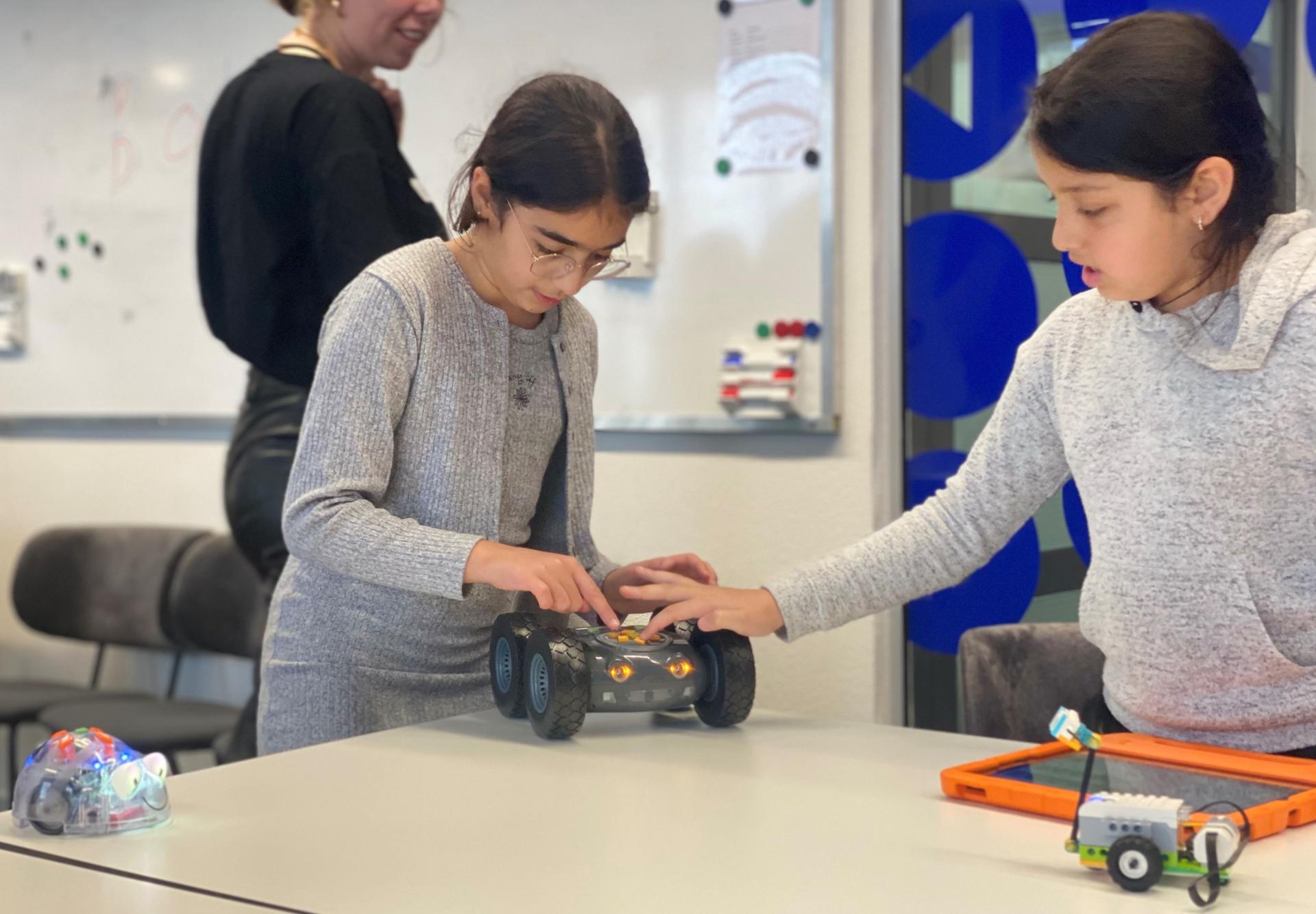 Bol.com en RobotWise organiseren robot-herfstkamp voor kinderen