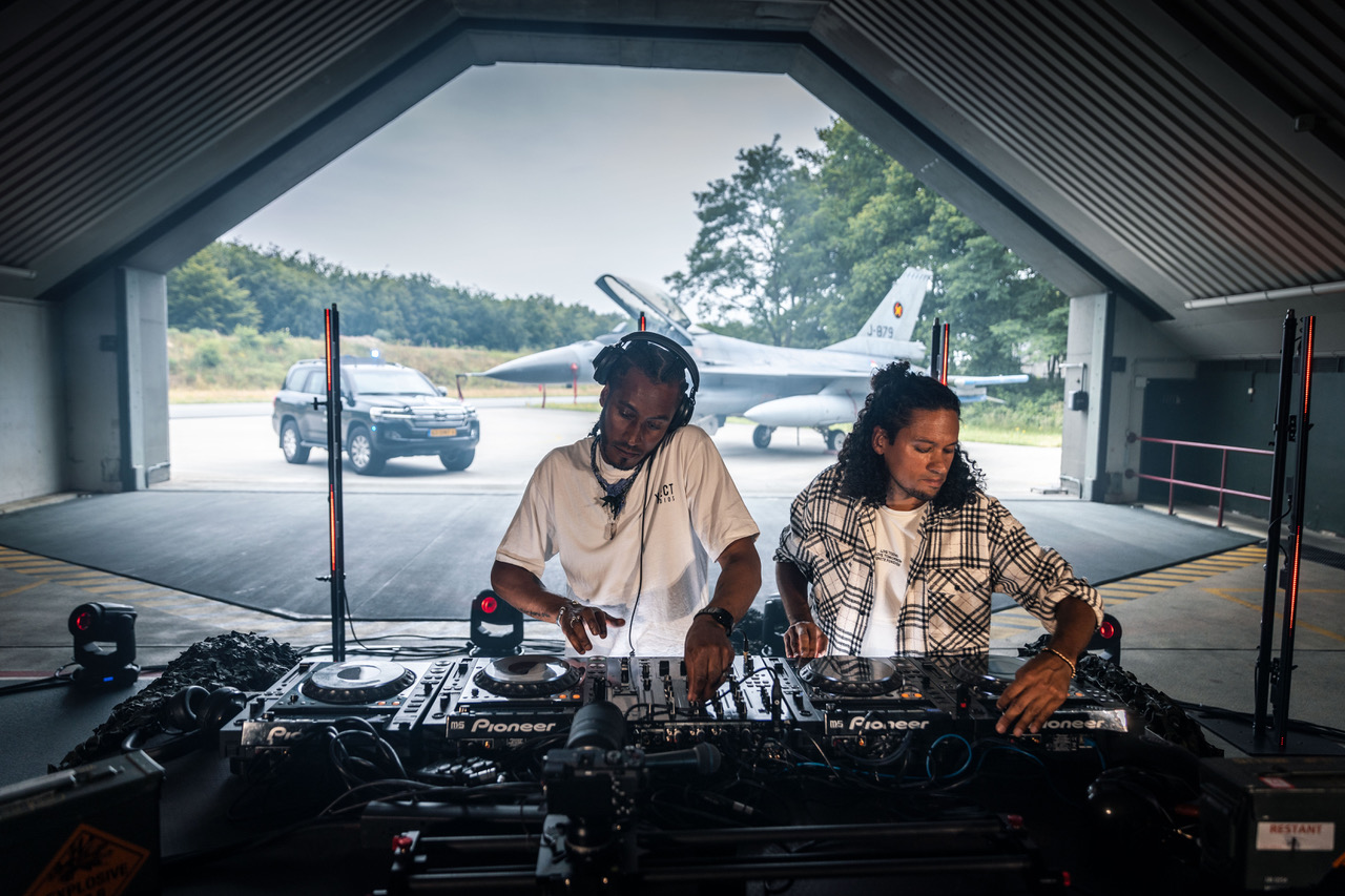 Sunnery James en Ryan Marciano maken nummer met Defensie