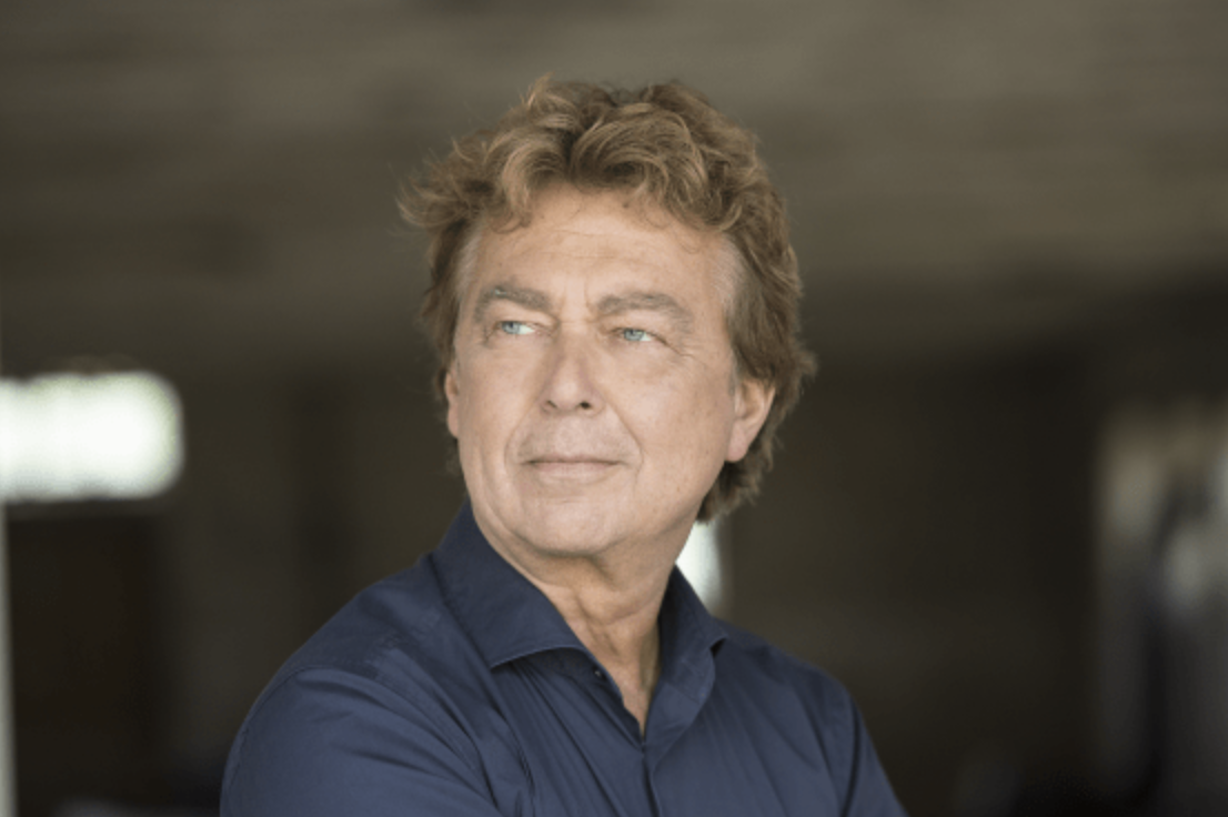 KRO-NCRV presentator Derk Bolt koninklijk onderscheiden in Amsterdam