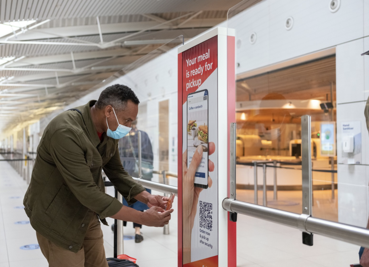 Schiphol investeert verder in smart services op luchthaven