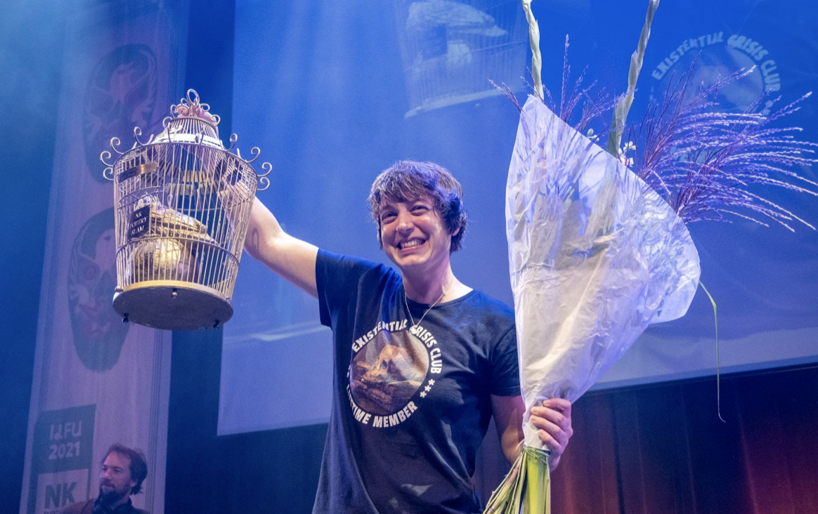 Monique Hendriks wint NK Poetry Slam 2021