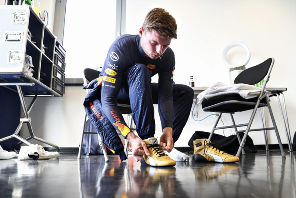 Fonk - Marketing: PUMA eert Max Verstappen met gouden raceschoen